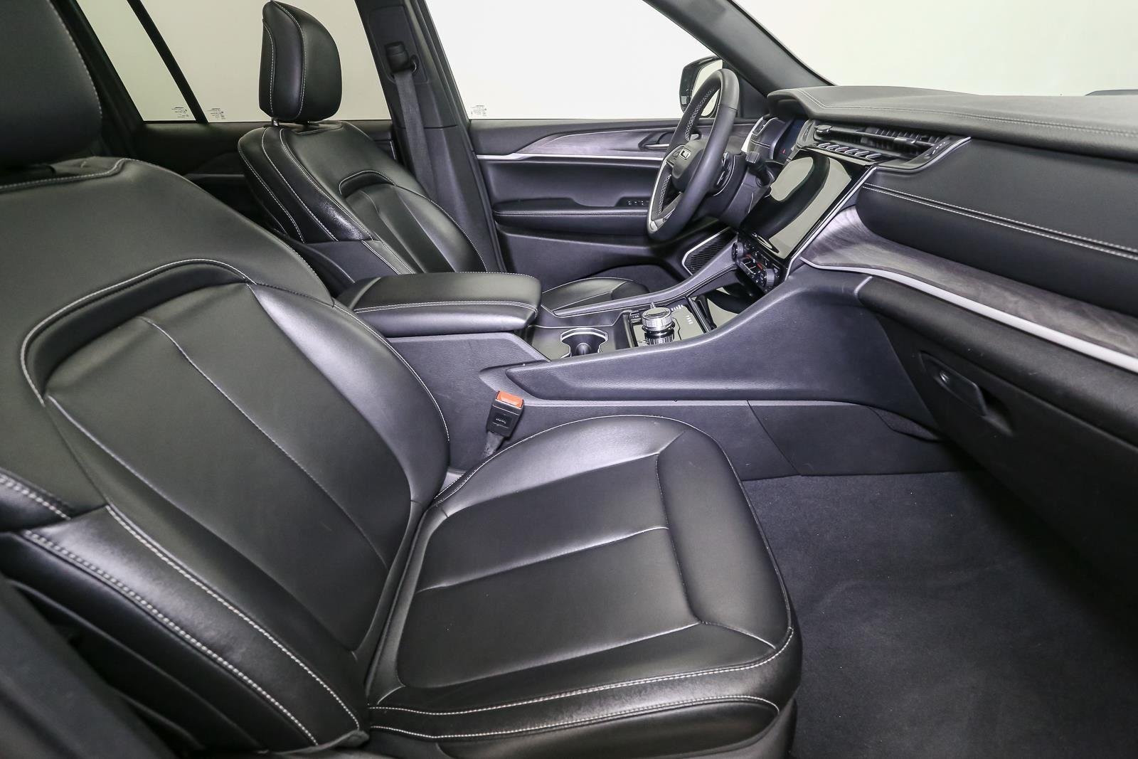 Used 2024 Velvet Red Pearlcoat Jeep LIMI image 19