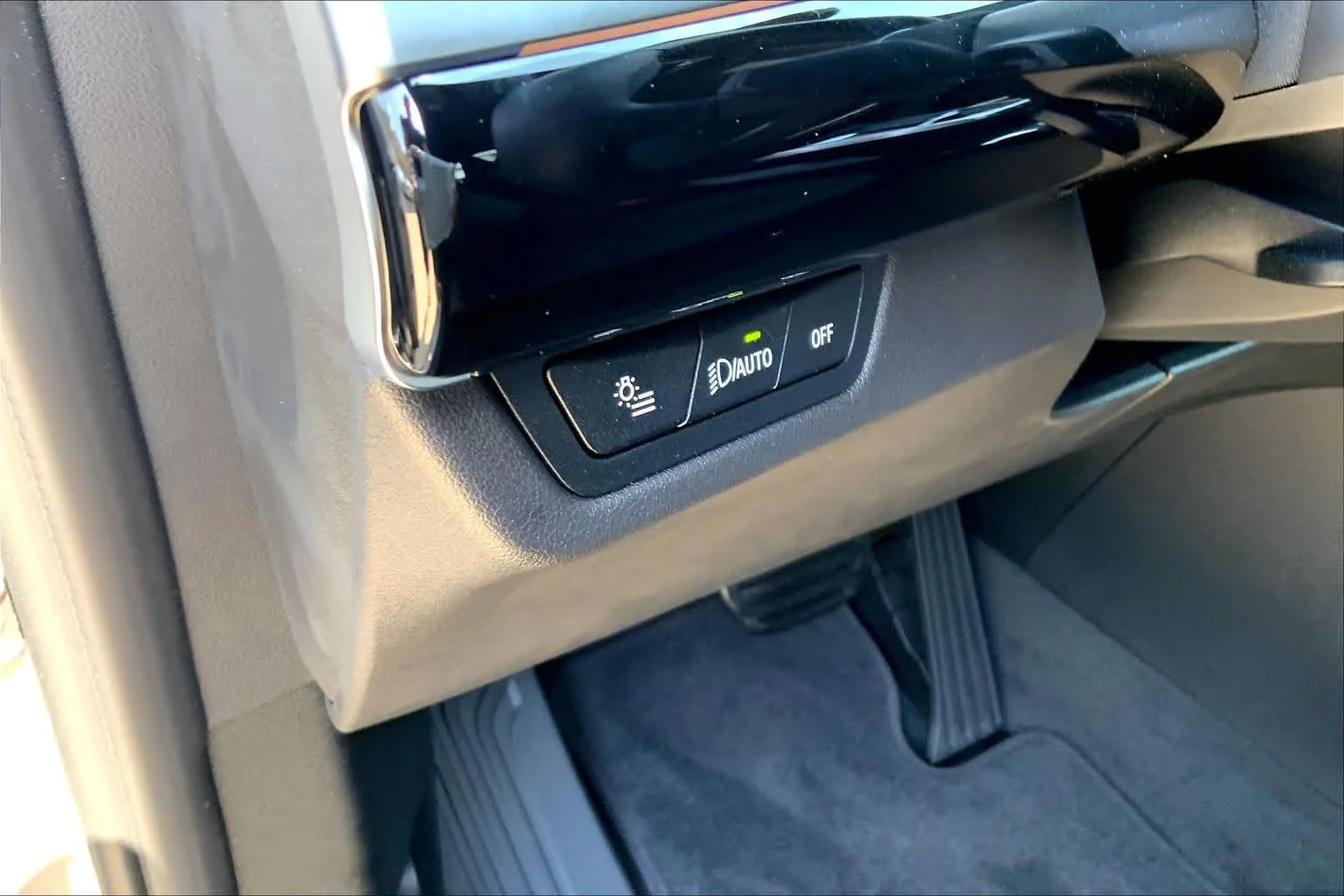 New 2026 Space Silver Metallic BMW xDrive28i image 17