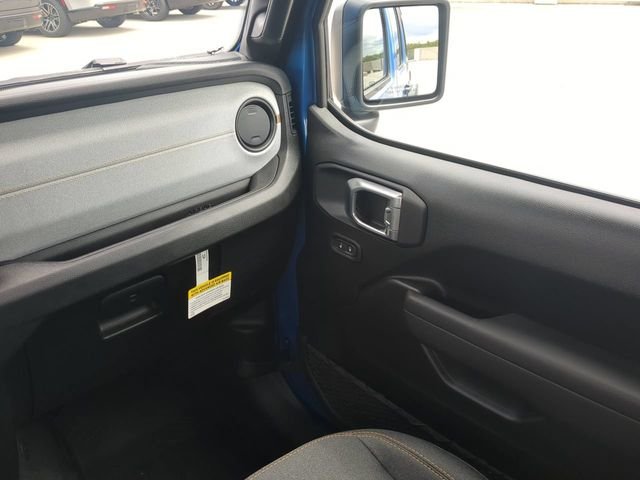 New 2027 Hydro Blue Pearl-Coat Paint Jeep  image 18