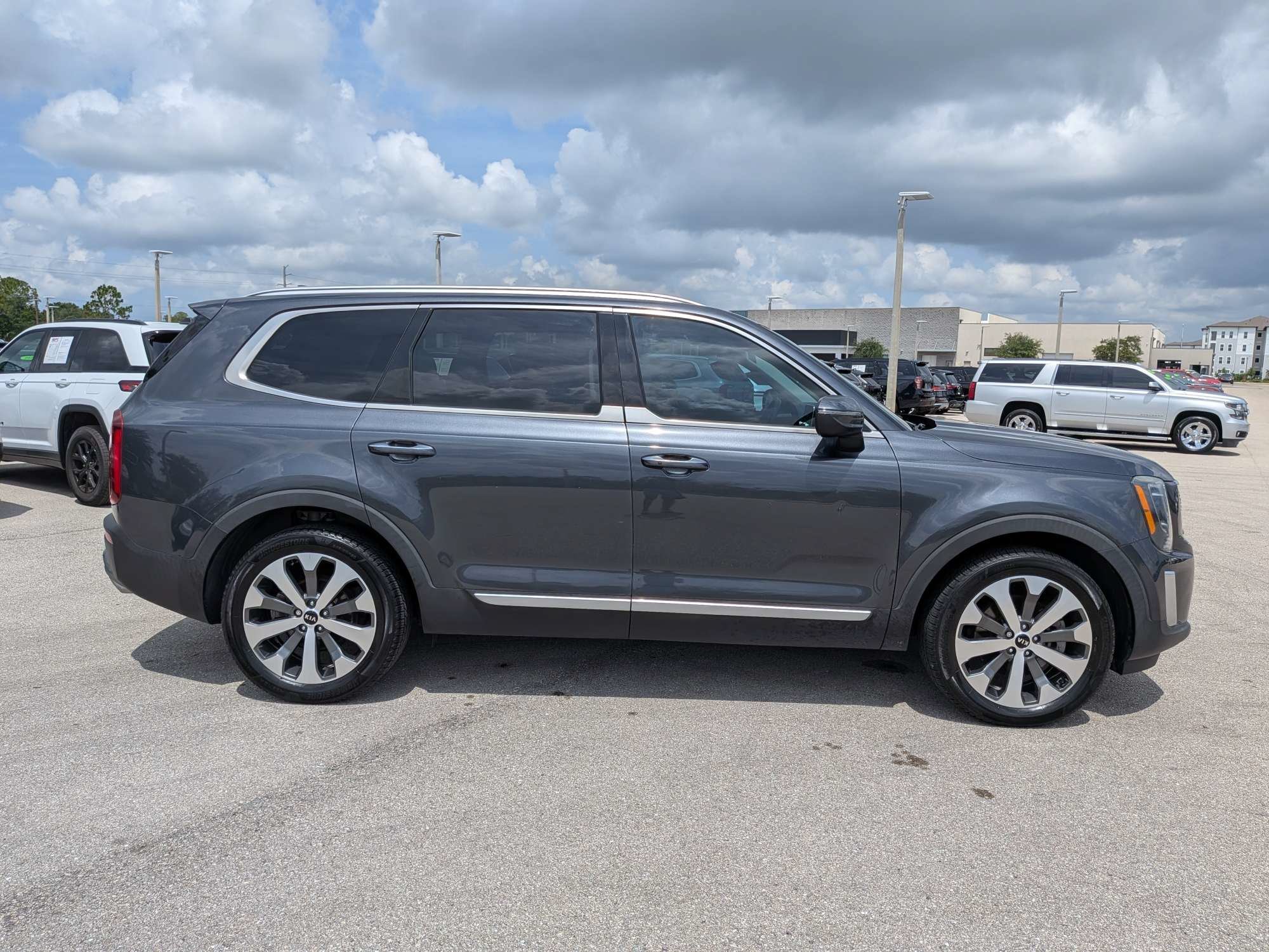 Used 2021 Gravity Grey Kia S image 4