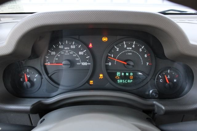 Used 2009 Green Jeep X image 6