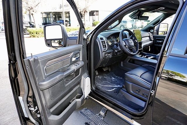 New 2026 Diamond Black Crystal Pearl-Coat Exterior Paint RAM Laramie Night Edition image 38