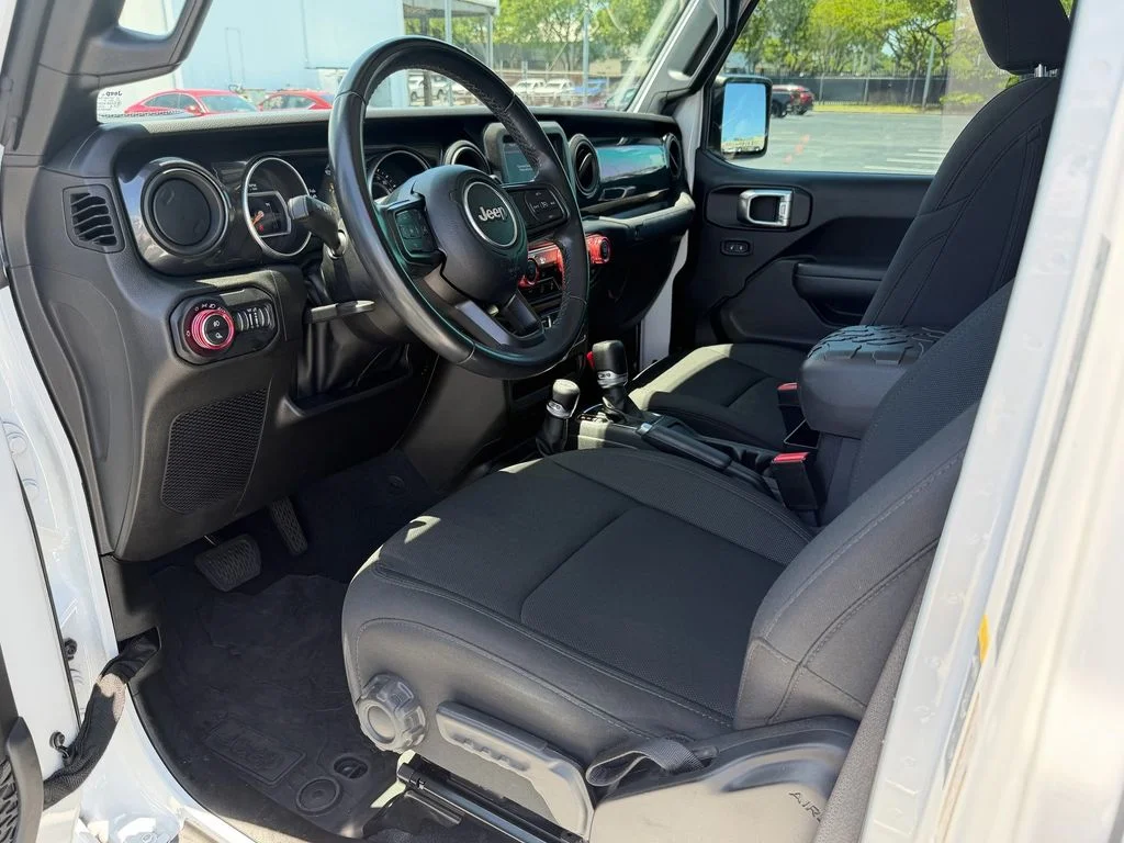 Used 2022 White Jeep Sport image 11