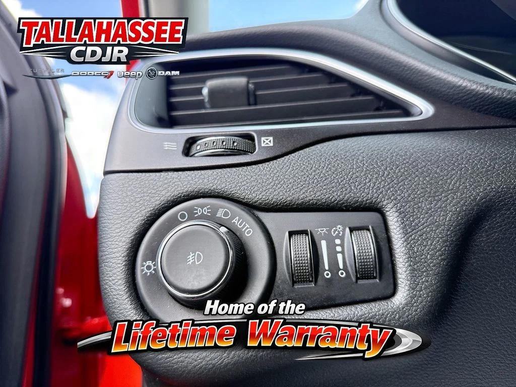 Used 2021 Orange Jeep Trailhawk image 33