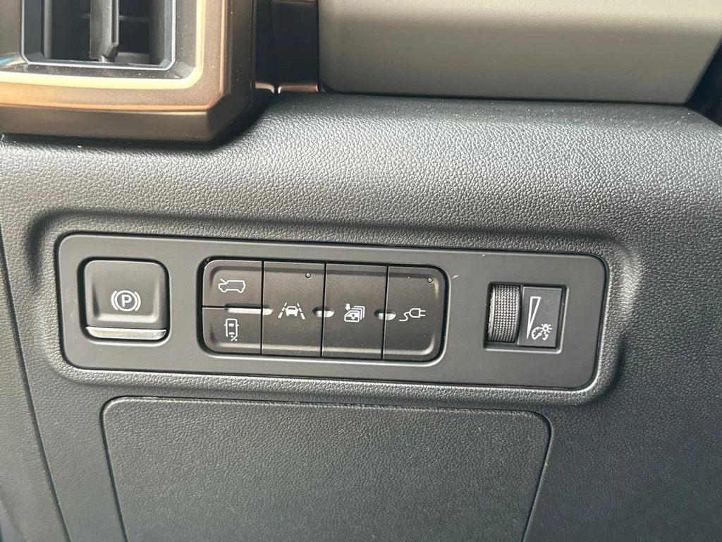 Used 2025 Black GMC 2X image 27