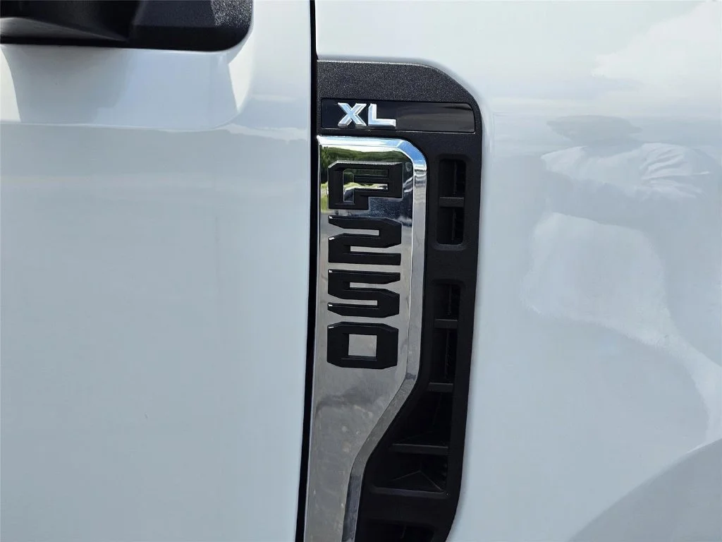 Used 2026 Oxford White Ford XL image 7