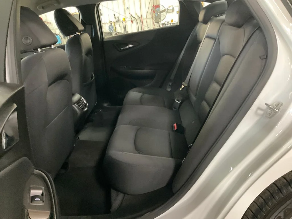 Used 2025 White Chevrolet LT image 27