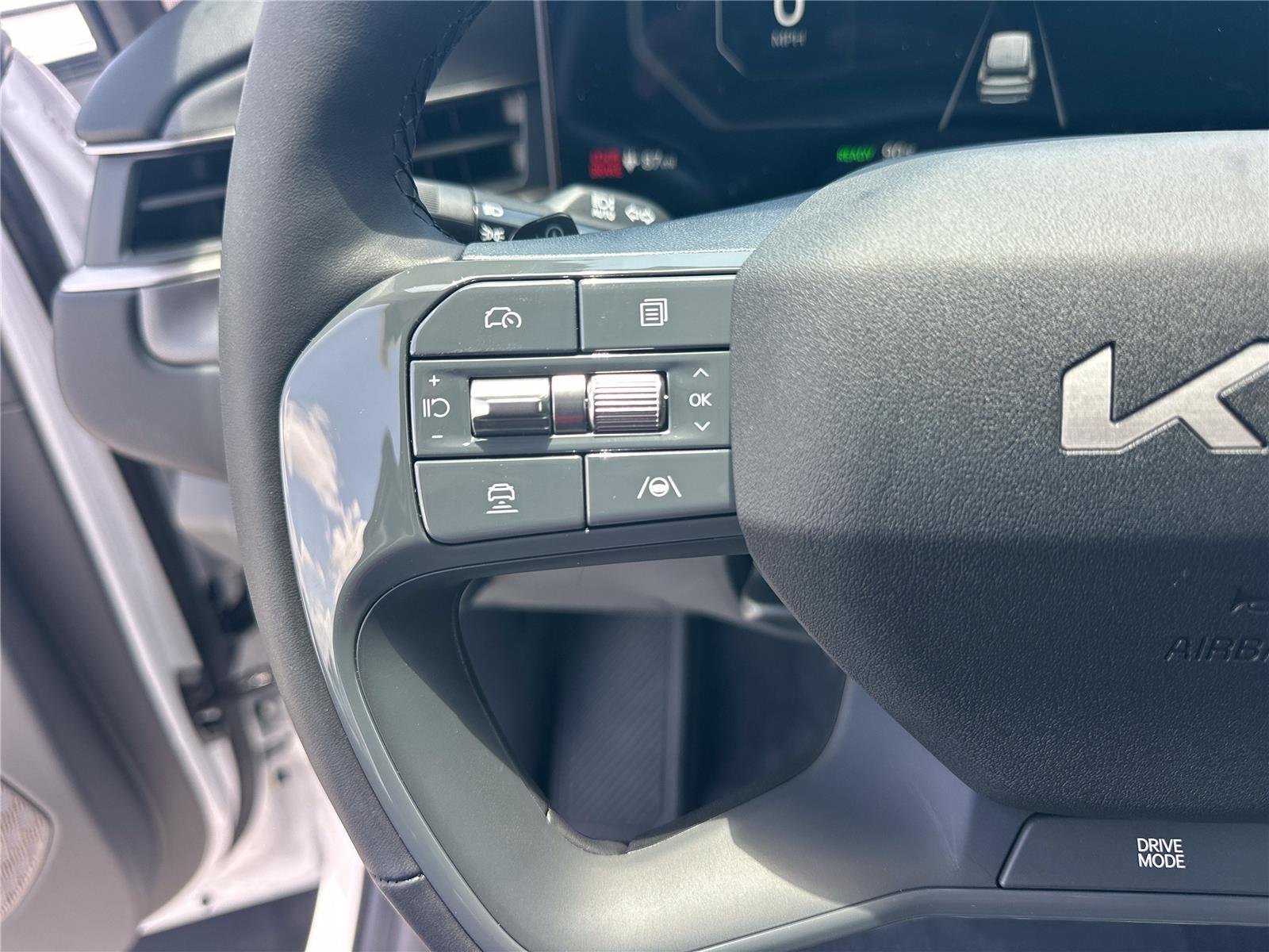 New 2026 Glacial White Pearl KIA LIGHT image 9