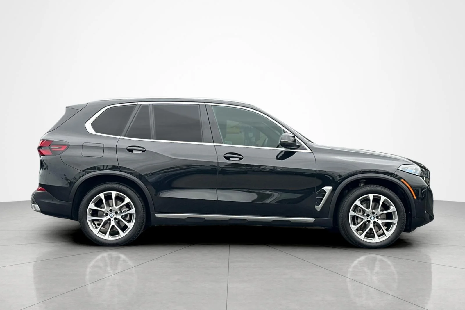 Used 2025 BLACK BMW sDrive40i image 6