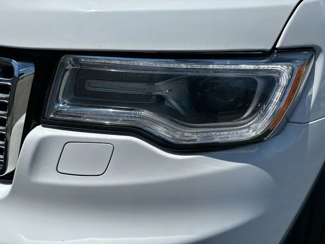 Used 2020 White Jeep Summit image 9