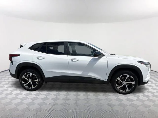 Used 2024 Summit White Chevrolet 1RS image 4