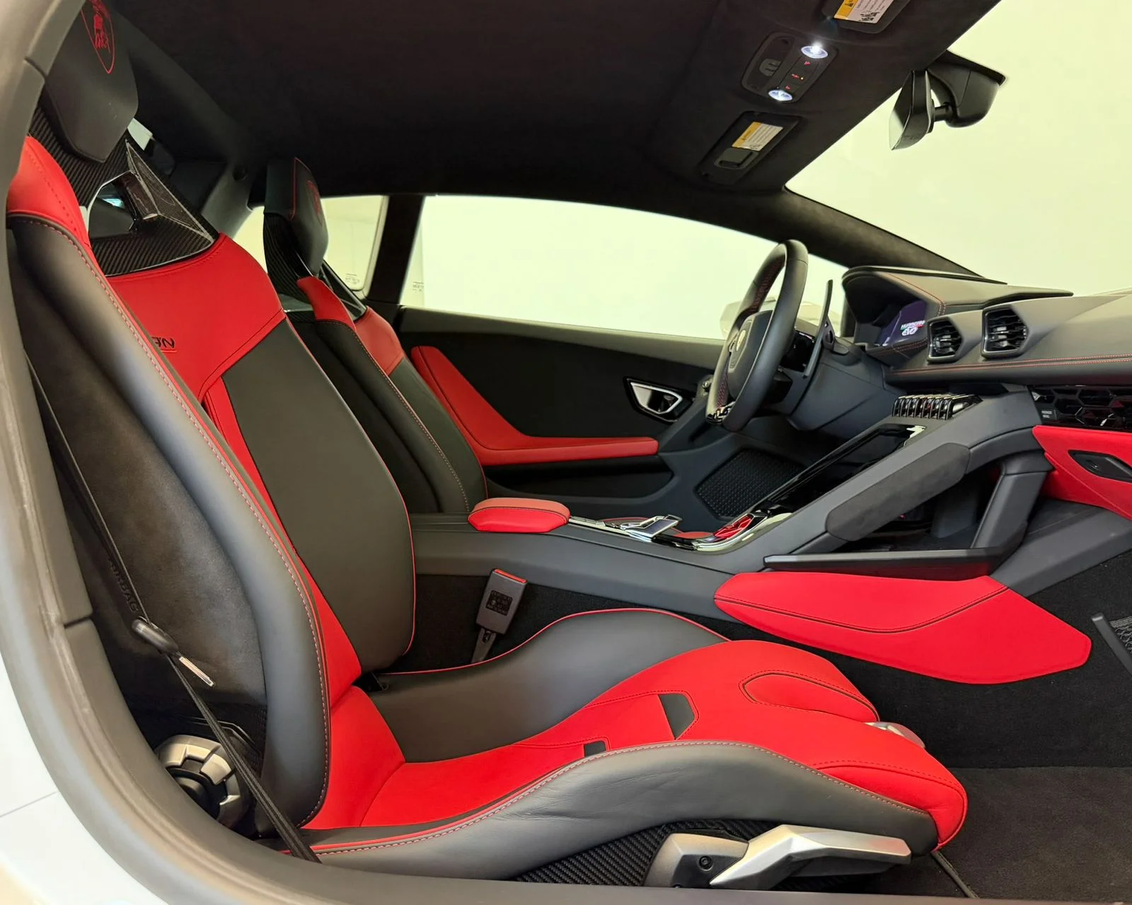 Used 2022  Lamborghini Base image 36