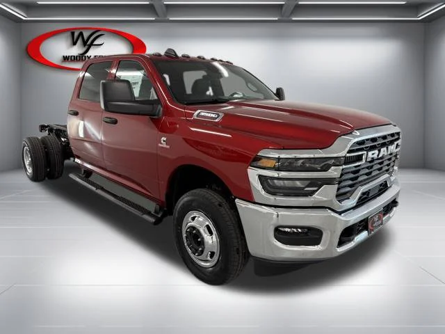 New 2026 Molten Red Pearl-Coat Exterior Paint RAM Tradesman image 3
