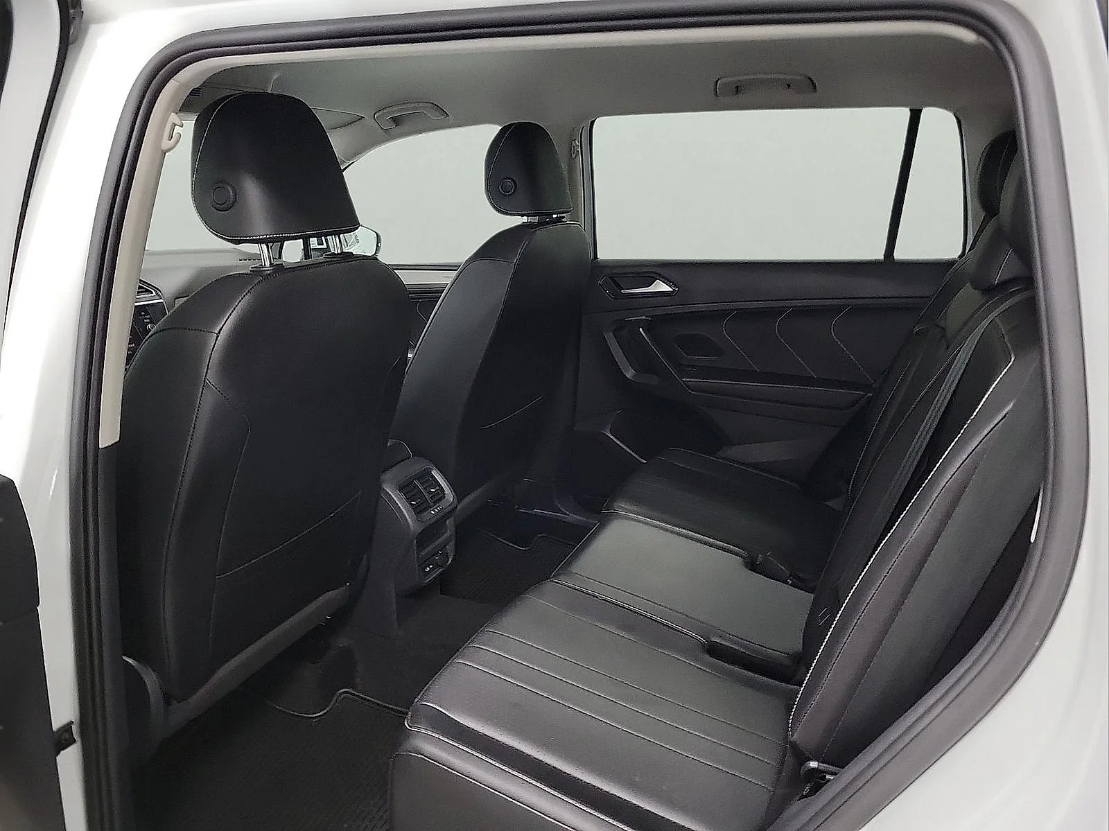 Used 2024 White Volkswagen  image 8