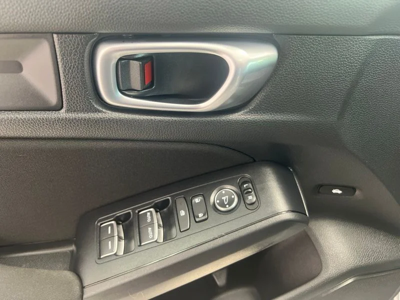 Used 2025  Honda Sport image 19