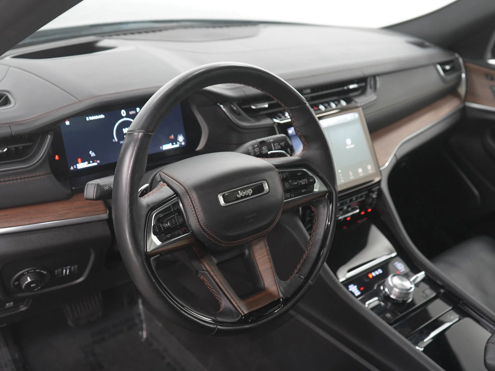 Used 2023 Diamond Black Crystal Pearlcoat Jeep Summit image 21