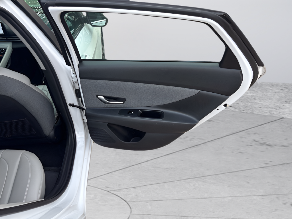 Used 2025 White Hyundai Limited image 45