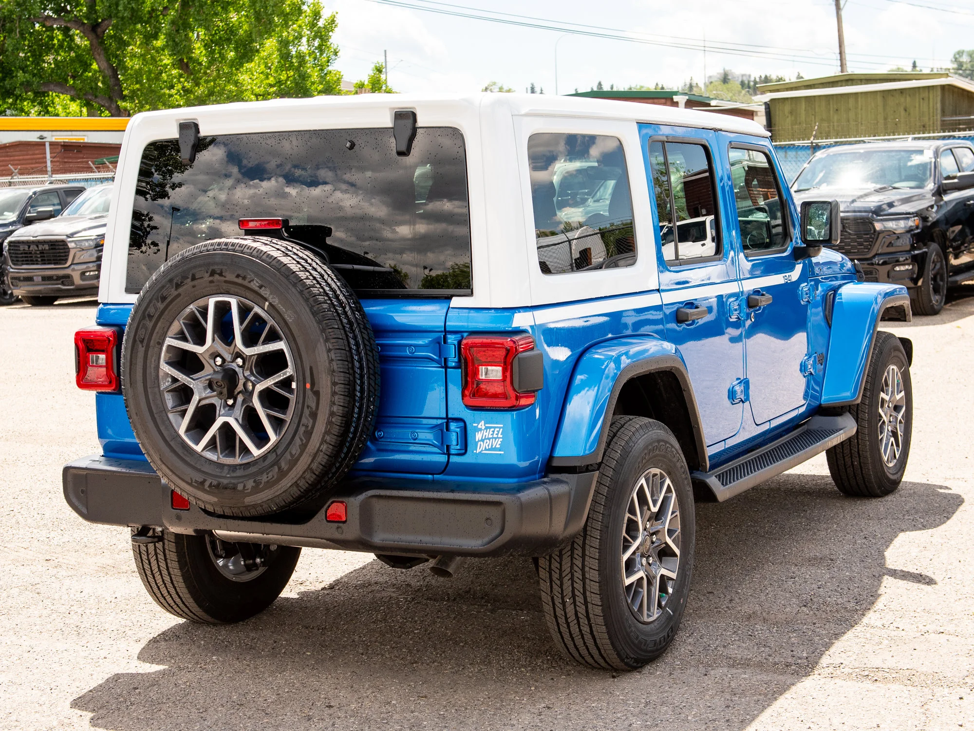 New 2026 Blue Jeep Sahara WhiteCap* 4 Door 4x4, McKinley Leather, Blind-Spot image 7