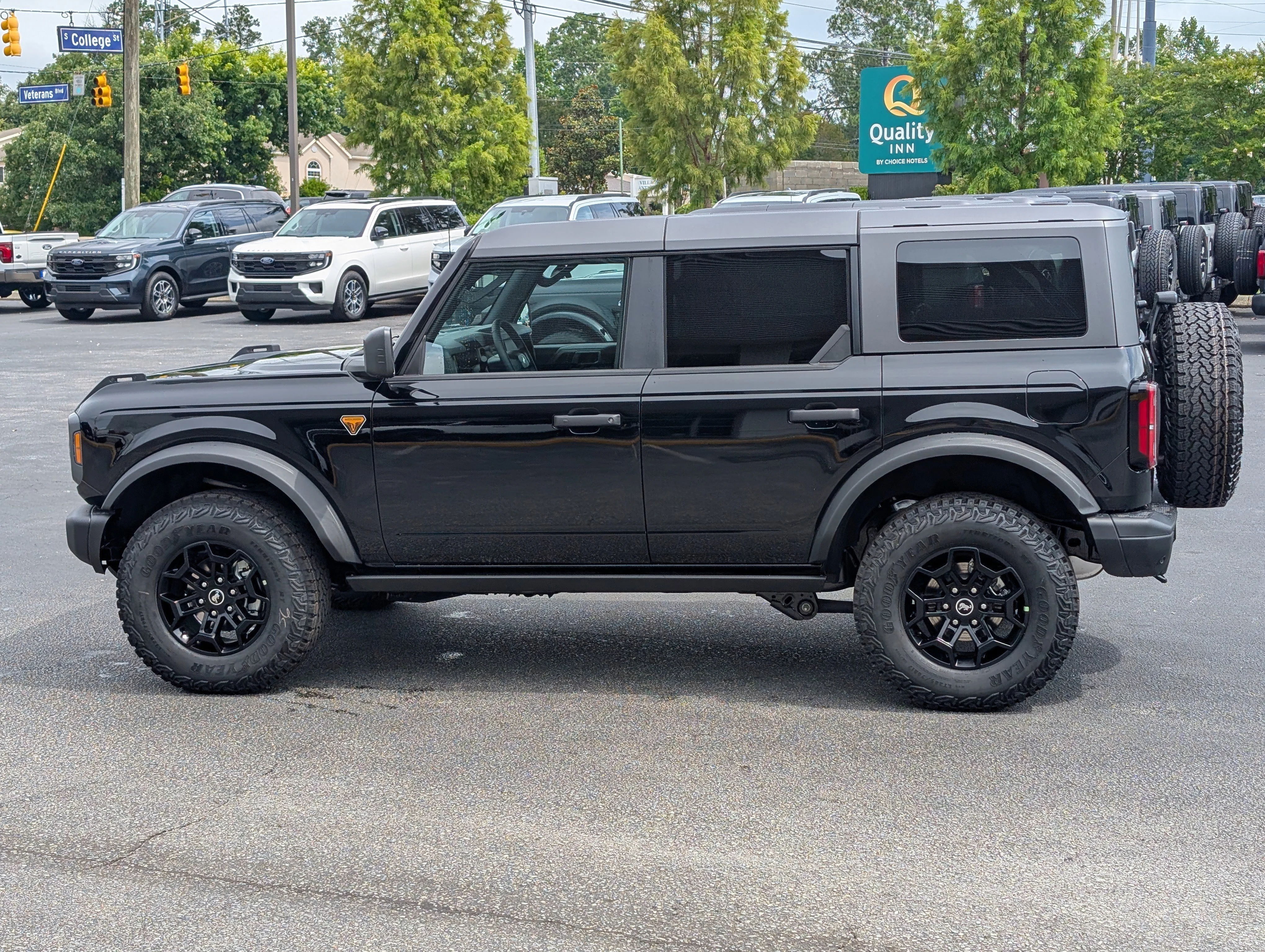 New 2026 SHADOW BLACK FORD Badlands image 14