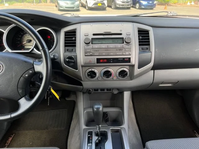 Used 2009 Super White Toyota  image 19