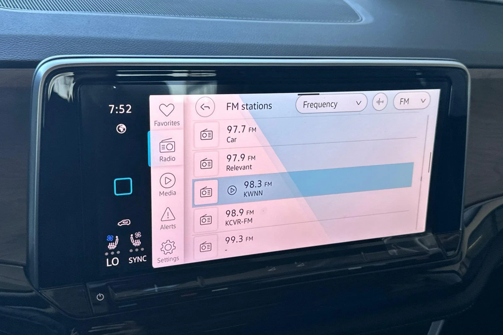 New 2026 Deep Black Pearl Volkswagen 2.0T SE w/Technology image 19