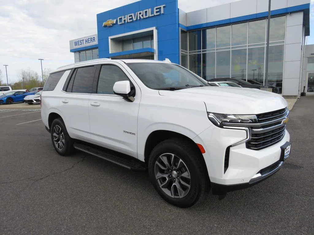Used 2023 Summit White Chevrolet LT image 5