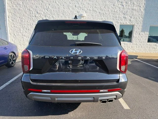 Used 2025 White Hyundai SEL image 3