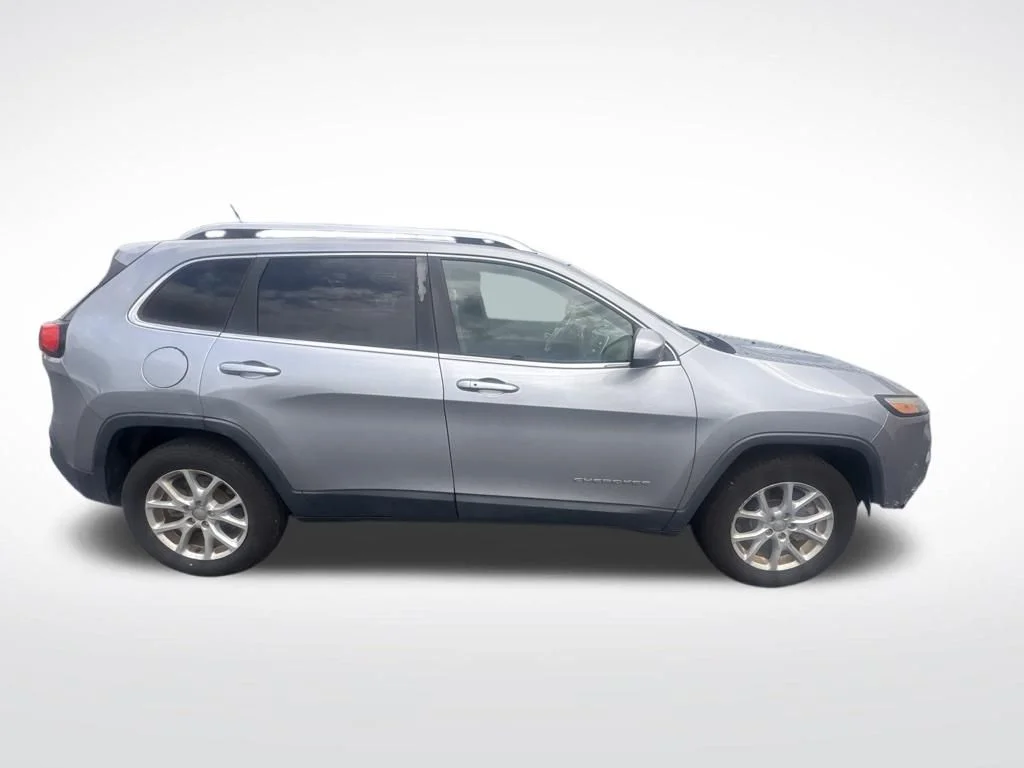 Used 2014 Billet Silver Metallic Clearcoat Jeep Latitude image 11
