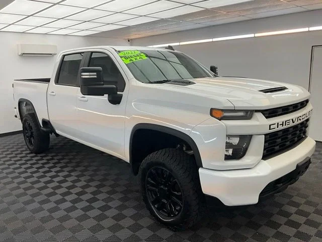 Used 2021 White Chevrolet LT image 3