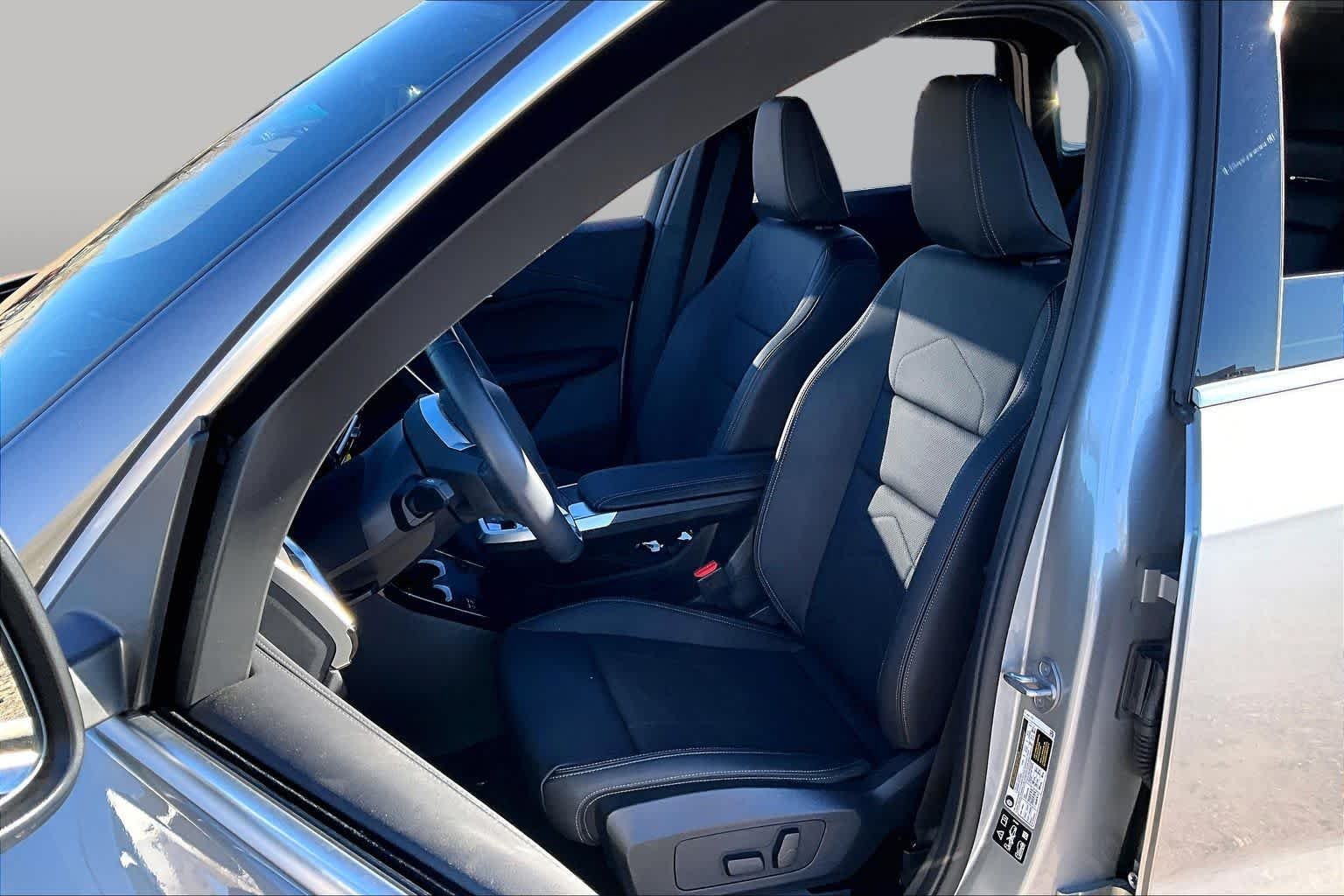 Used 2024 Space Silver Metallic BMW xDrive28i image 6