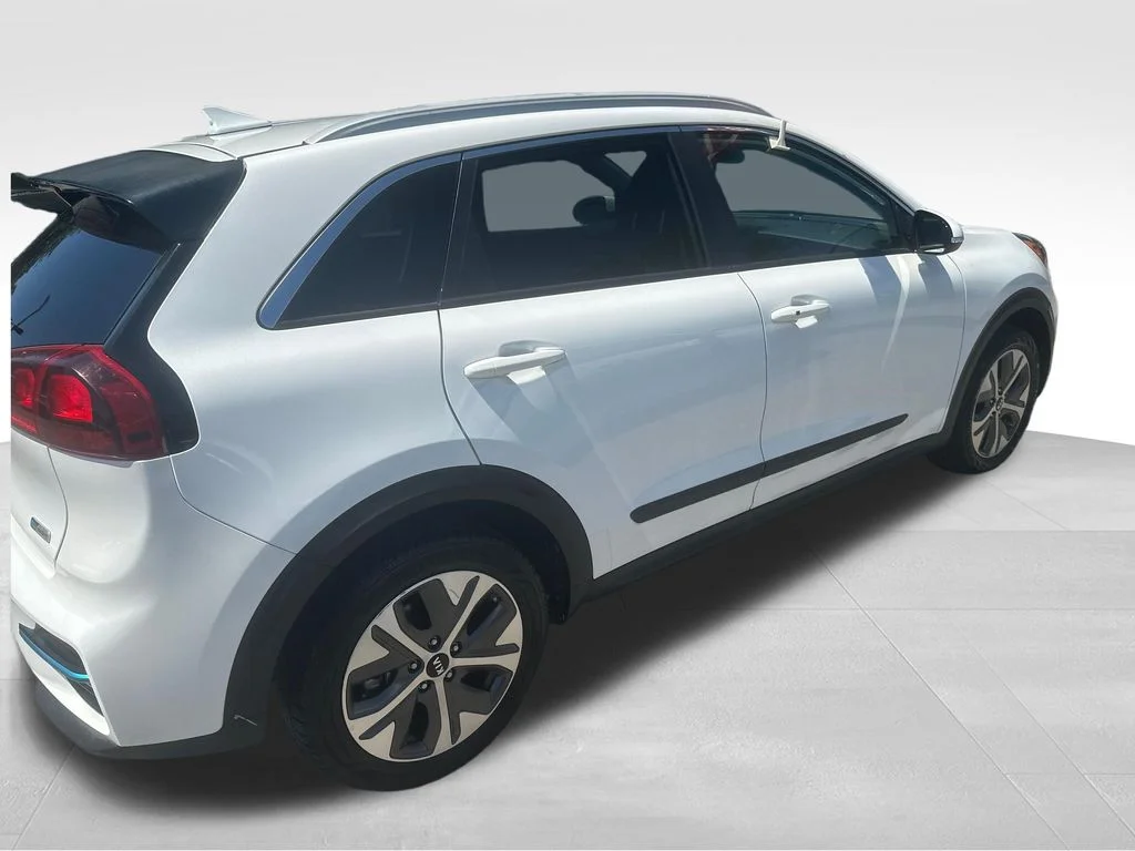 Used 2020 White Kia EX image 23