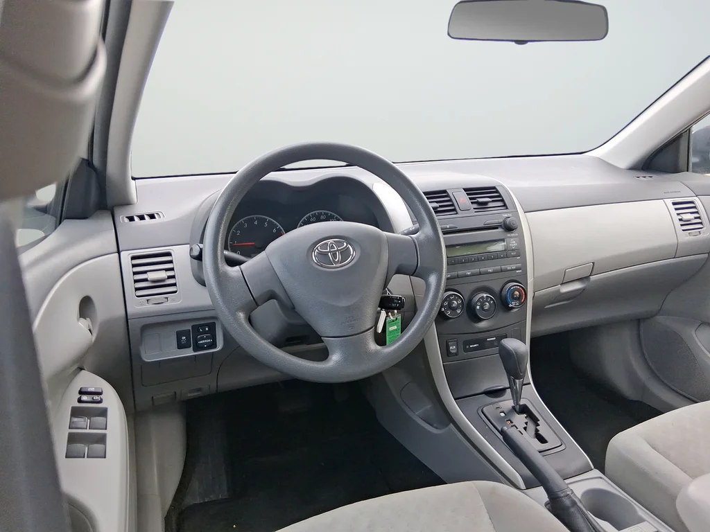 Used 2009 Silver Toyota LE image 35