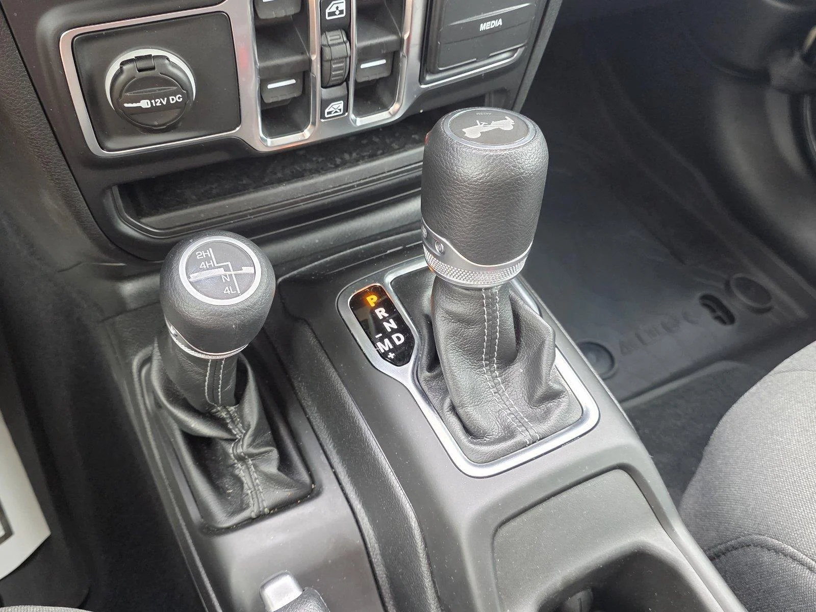 Used 2026 Granite Crystal Metallic Clearcoat Jeep Sport image 22
