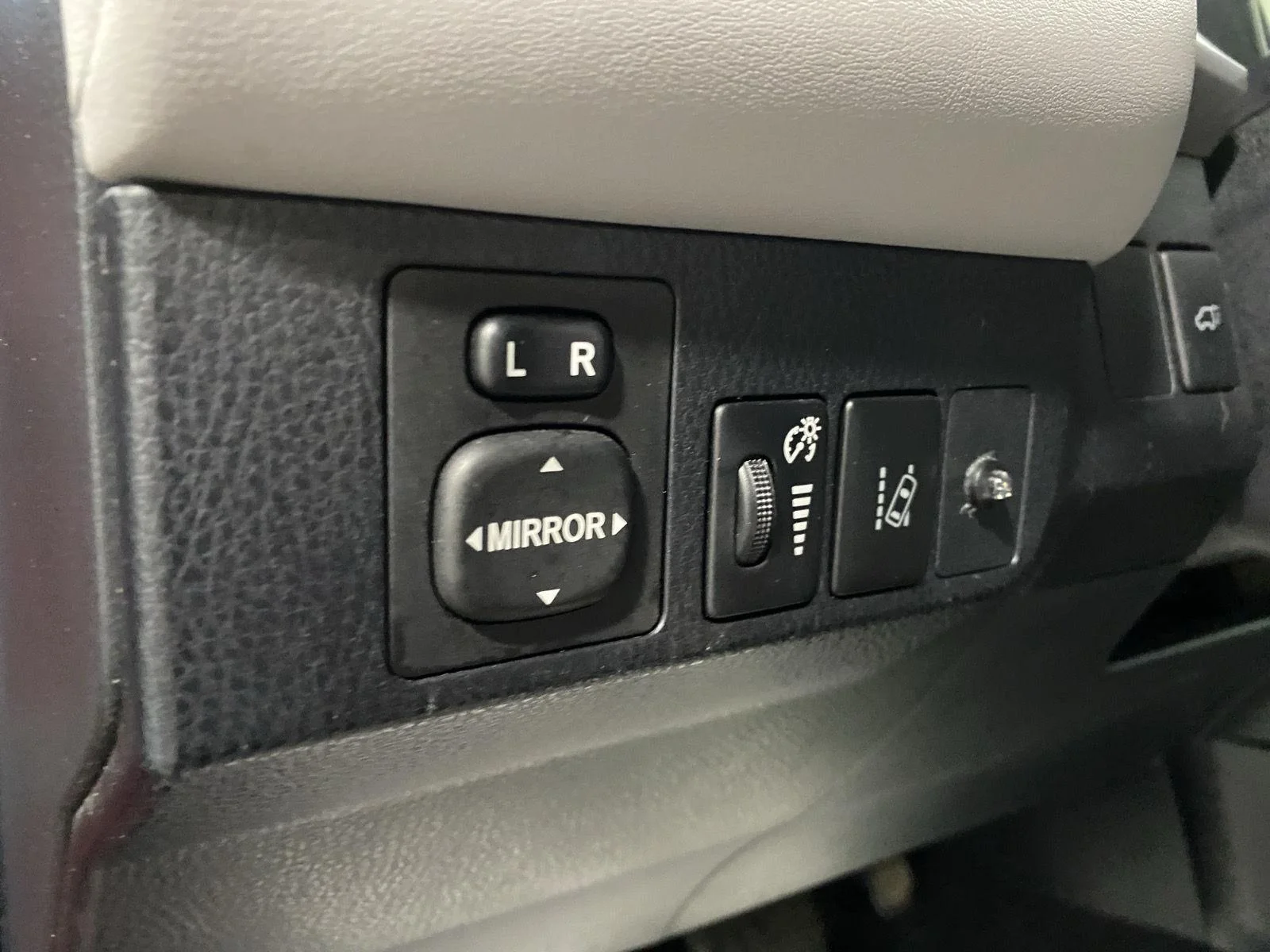 Used 2018 Ruby Flare Pearl Toyota Limited image 22