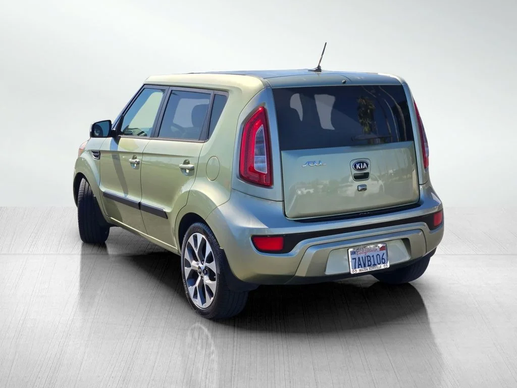 Used 2013 Green Kia Exclaim image 8