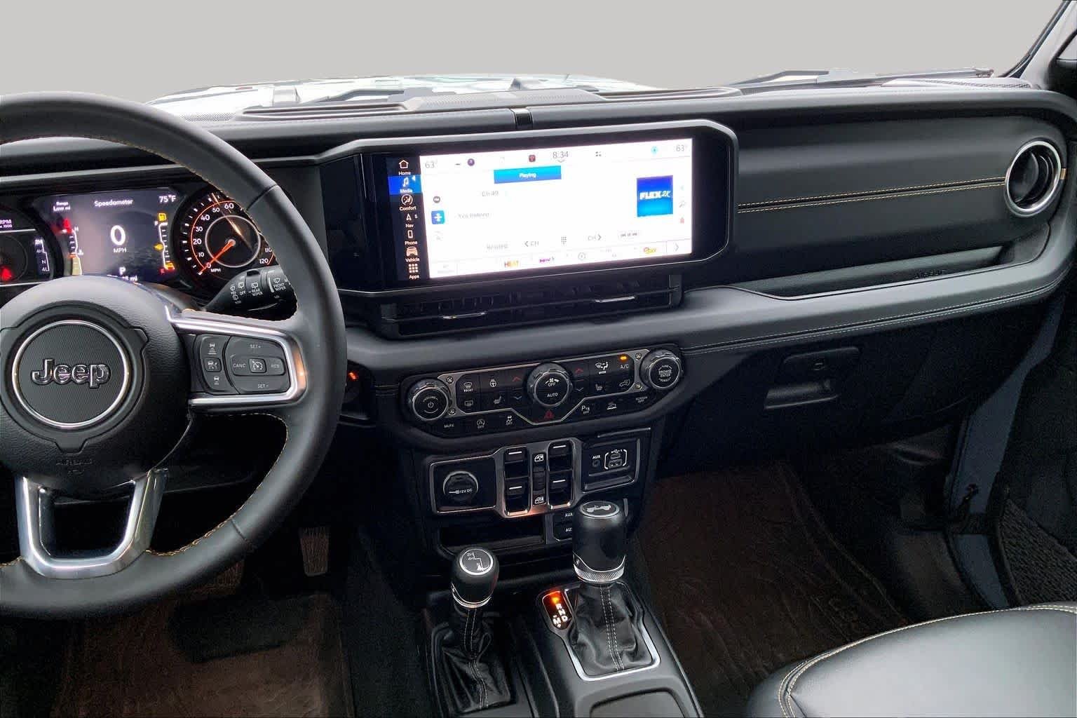 Used 2024 Anvil Clear Coat Jeep Sahara image 7