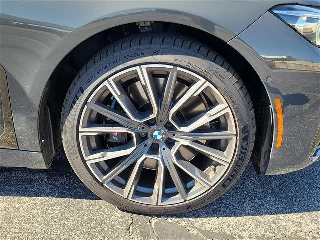 Used 2022 Dravit Gray Metallic BMW i xDrive All-wheel Drive image 7