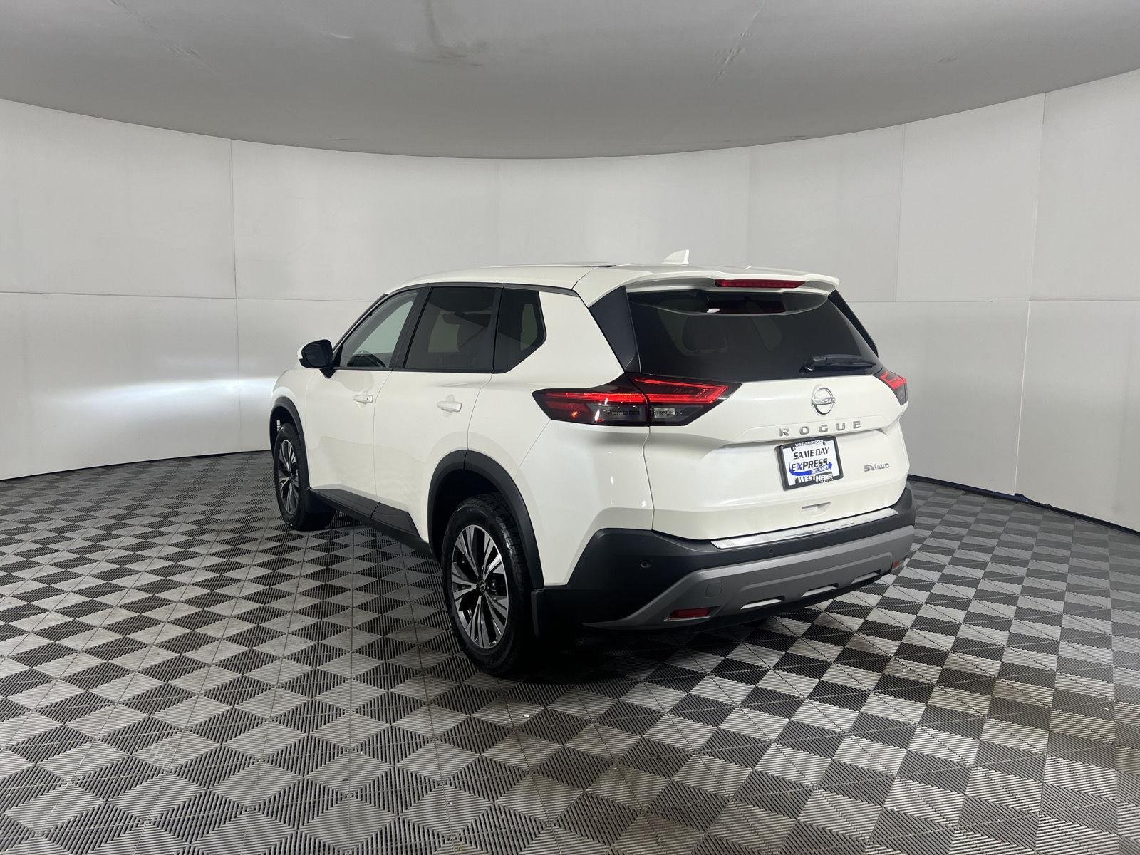 Used 2023 Pearl White Tricoat Nissan SV image 20
