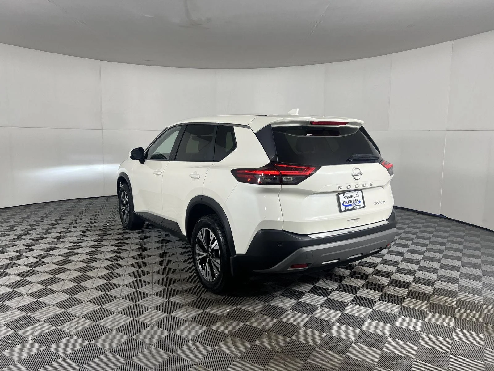 Used 2023 Pearl White Tricoat Nissan SV image 20