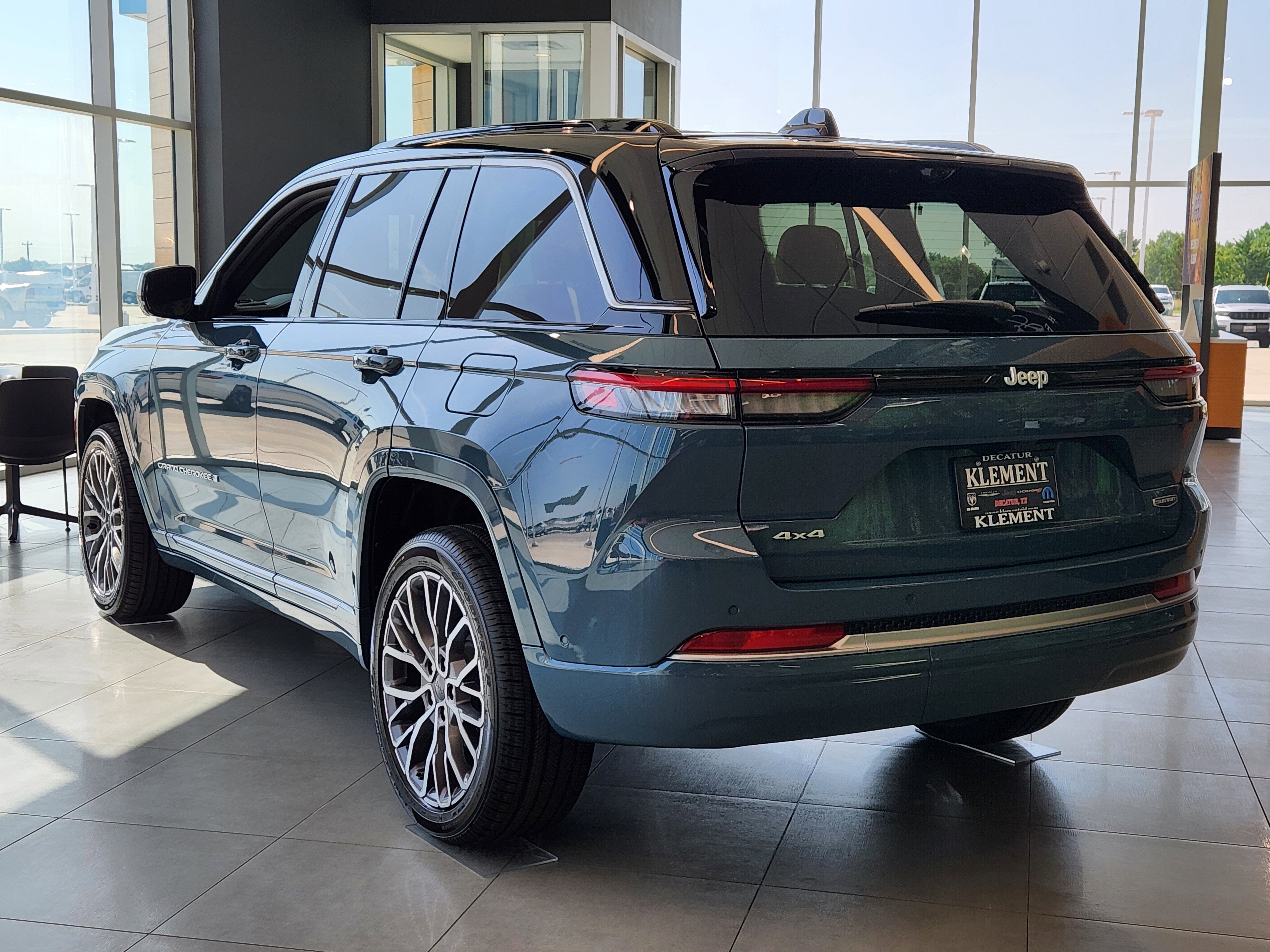 New 2026 Steel Blue Exterior Paint Jeep Summit image 4