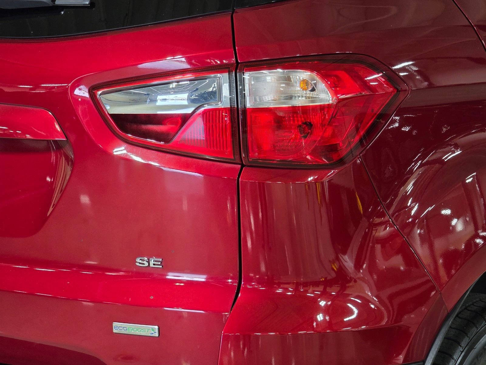 Used 2018 Ruby Red Metallic Ford SE image 12