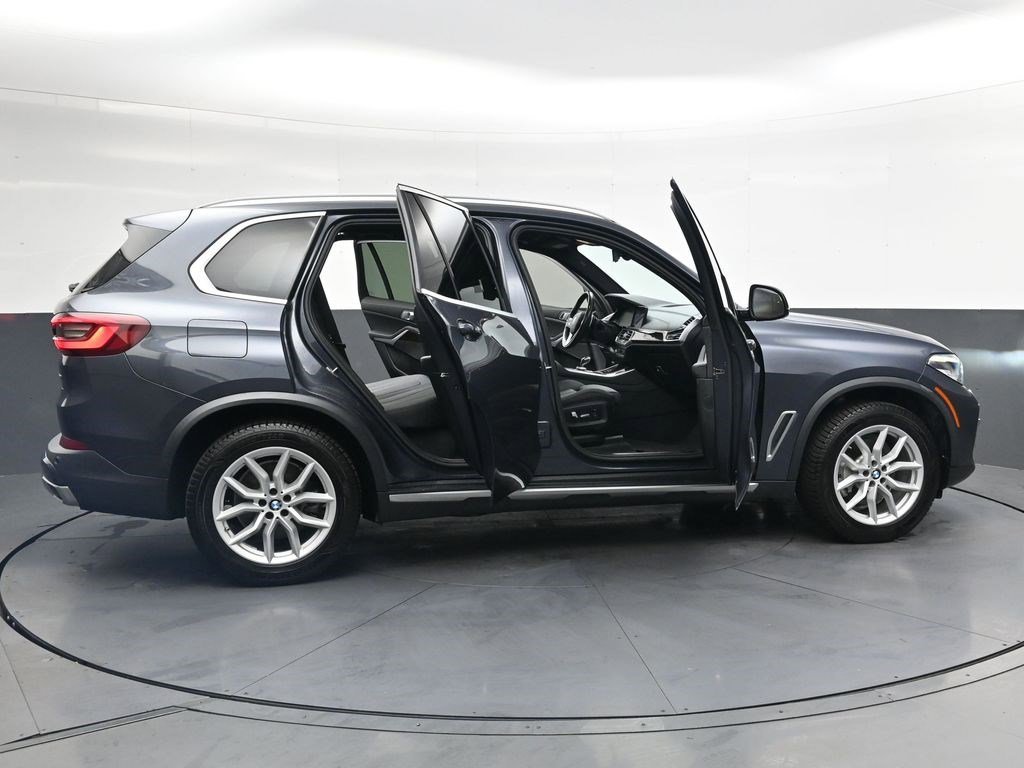 Used 2020 Arctic Gray Metallic BMW xDrive40i image 38