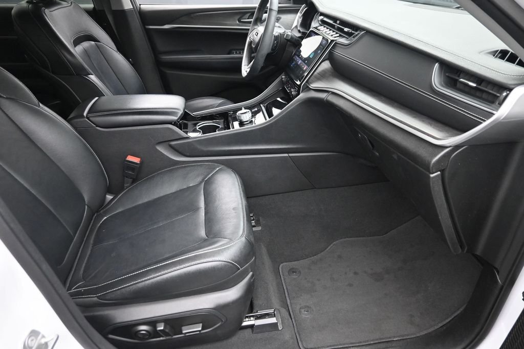 Used 2023 White/off-white Jeep Limited image 9