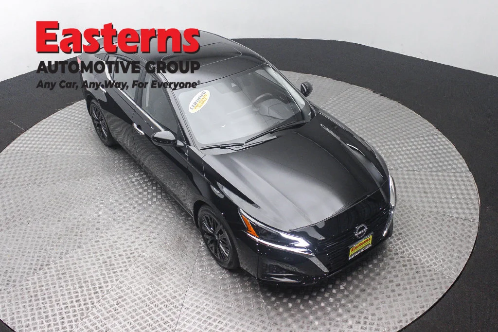 Used 2025 Black Nissan 2.5 SV image 3