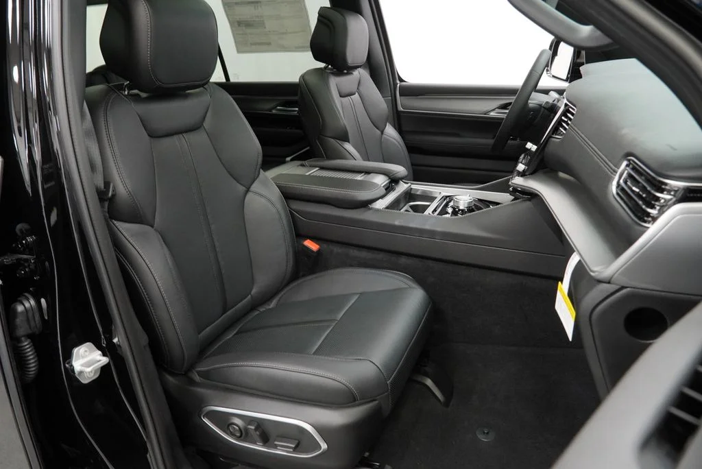 New 2026 High Gloss Black Exterior Paint Jeep Limited Altitude image 35
