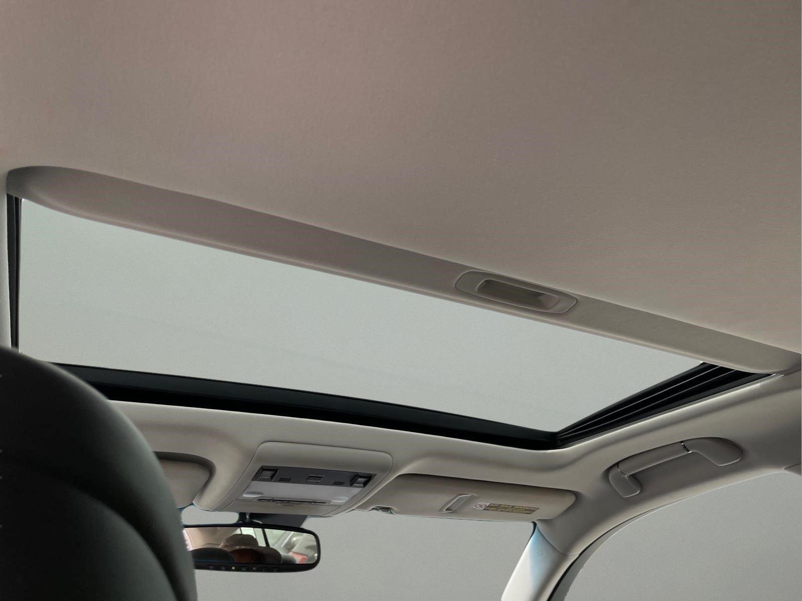 Used 2015 Liquid Platinum Lexus COMFORT image 11