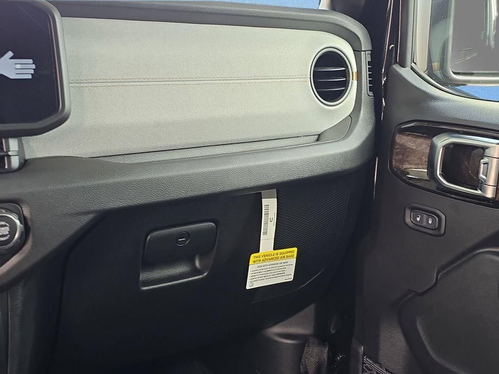 2025 Jeep Wrangler 4-Door Willys - Photo 19