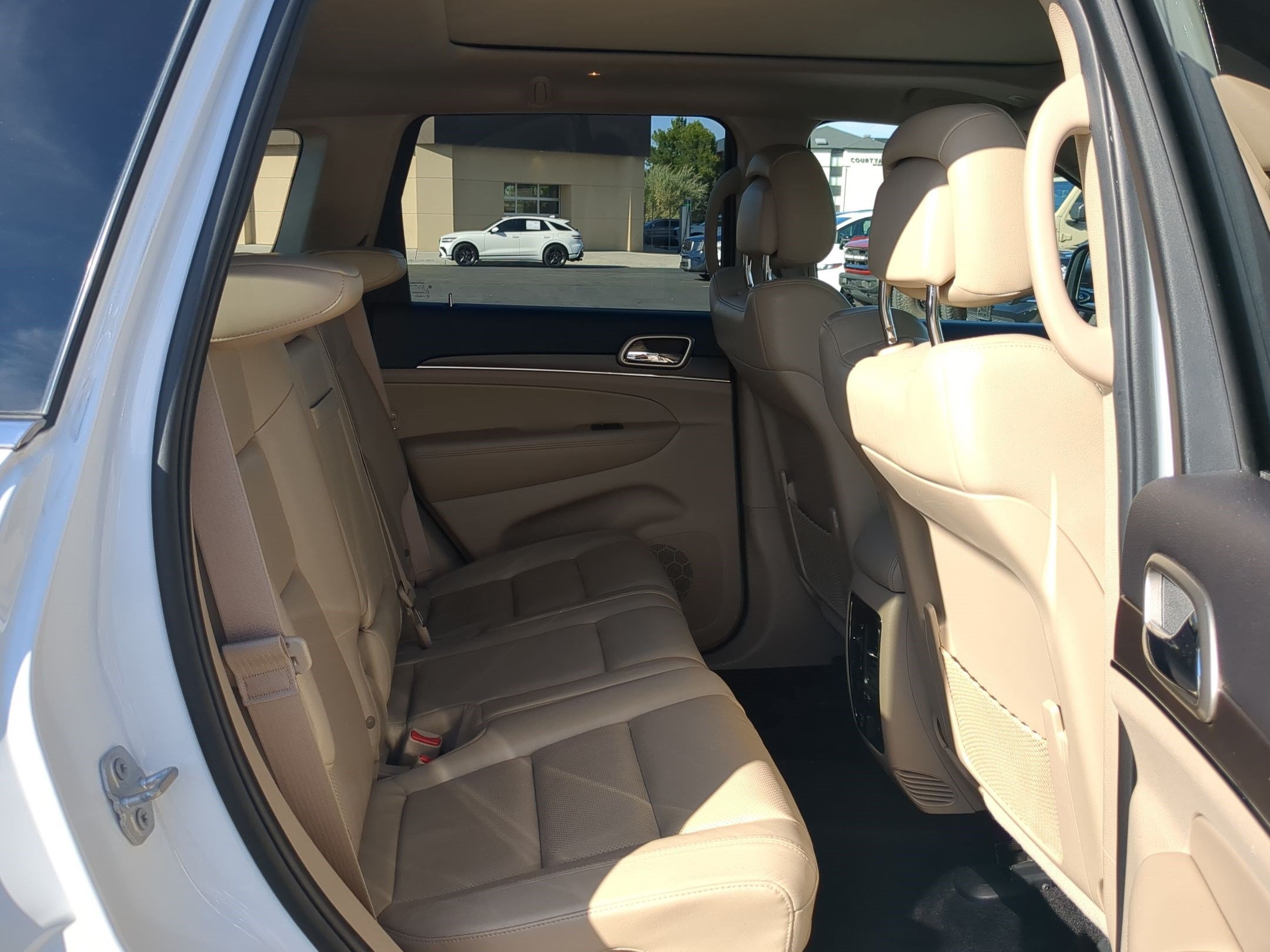 Used 2017 Bright White Clearcoat Jeep Limited image 31