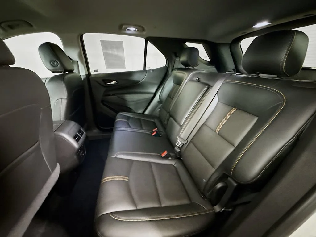 Used 2022 SUMMIT WHITE Chevrolet Premier image 23