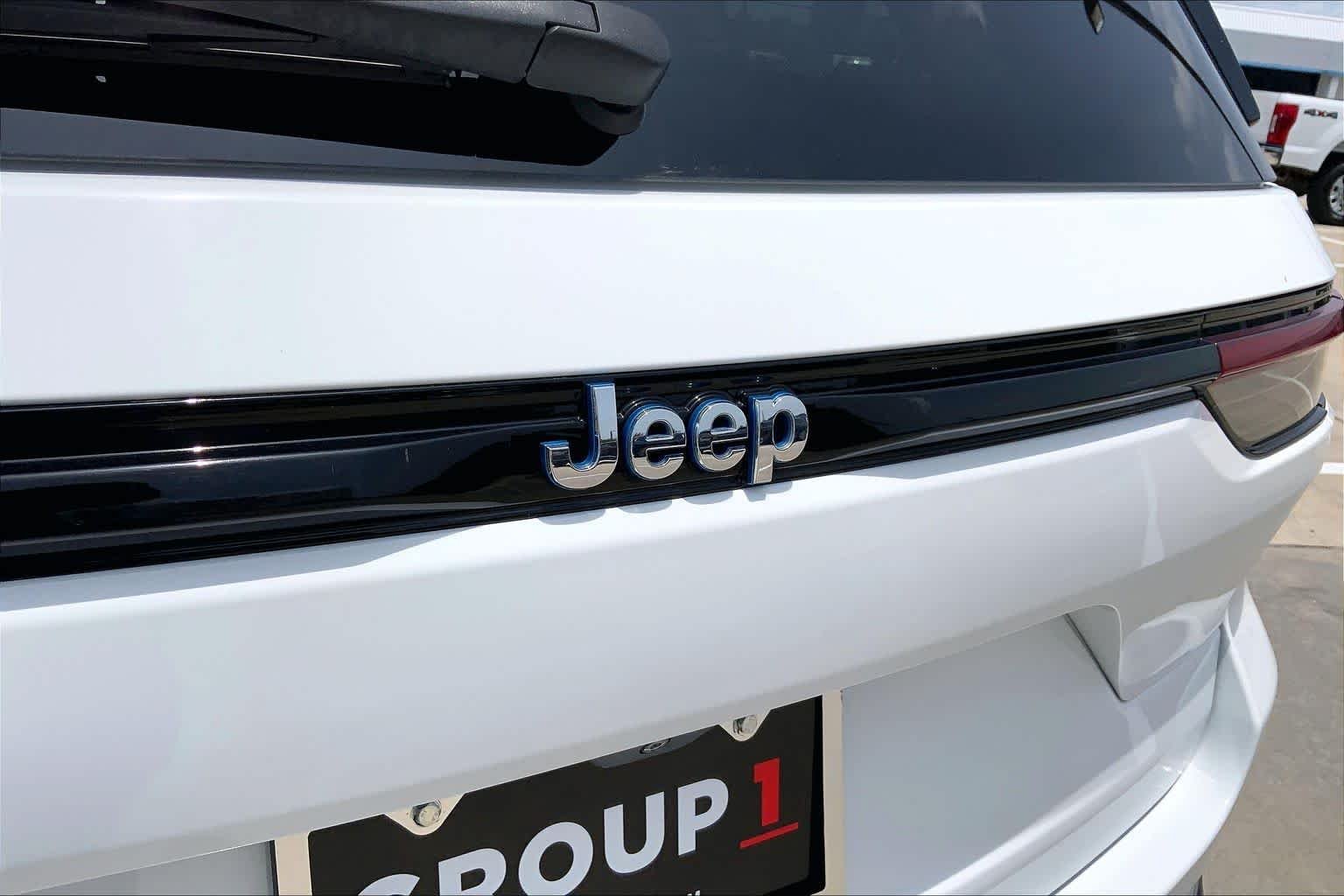 Used 2024 Bright White Clearcoat Jeep  image 31